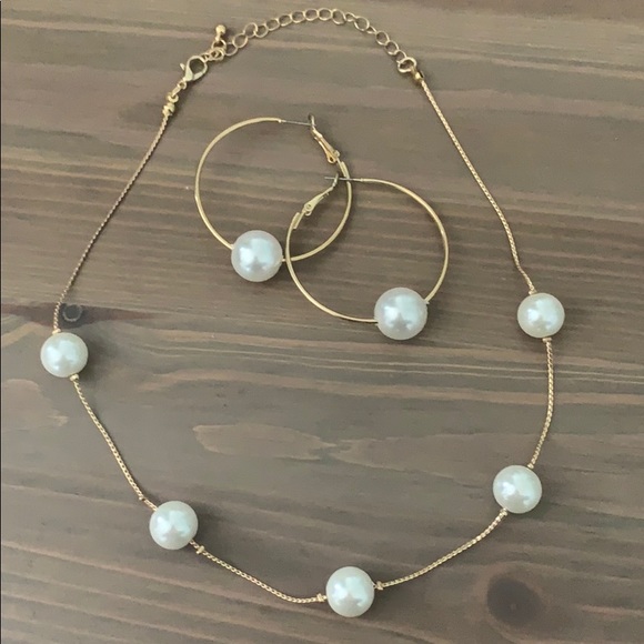 Jewelry - Gorgeous Necklace and Earrings set